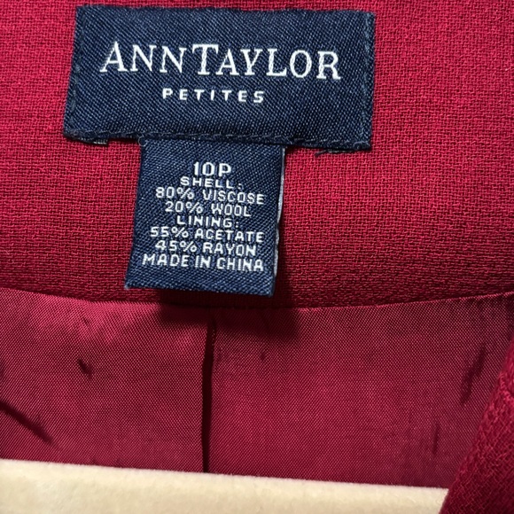 Ann Taylor Red Wool Blend Short Jacket Size 10P 3 Hidden Buttons Career Jacket - Picture 6 of 6
